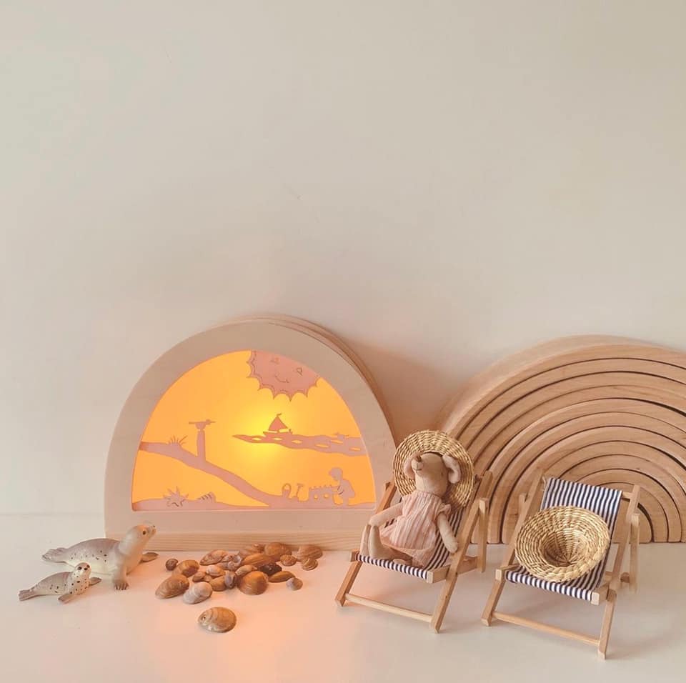 Lamp for Transparent Silhouettes
