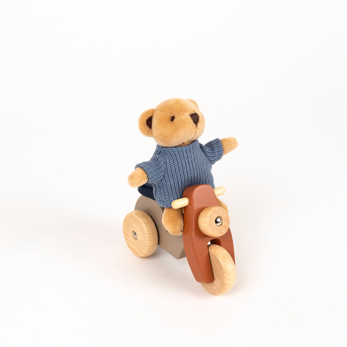 Urso Alexis com Vespa